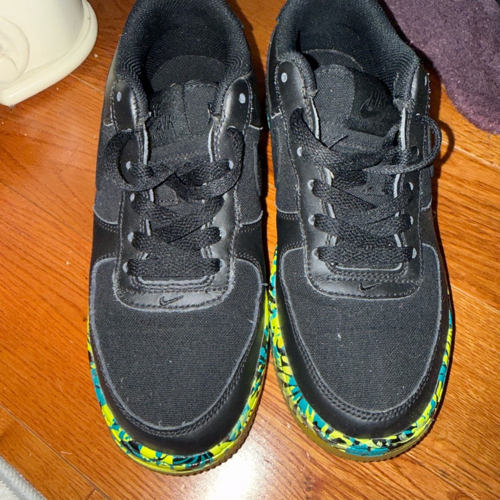 Nike Kids Black Sneakers with Yellow and Blue Patterned Sole